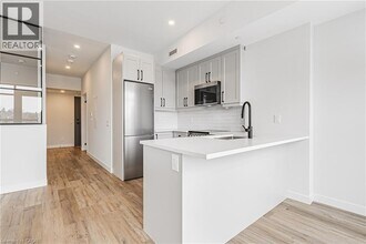 555 Sanatorium Rd in Hamilton, ON - Building Photo - Building Photo