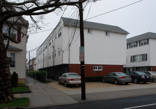 40 W 31st St in Bayonne, NJ - Building Photo - Building Photo