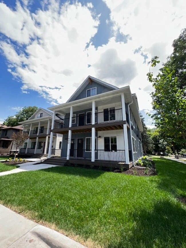 property at 1800 Como Ave SE