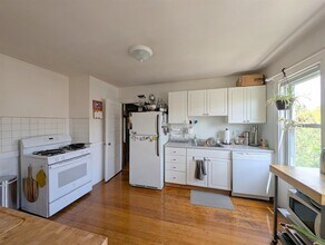 998 Broadway, Unit 1 in Somerville, MA - Foto de edificio - Building Photo