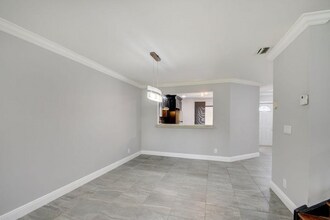 1105 Maplewood Dr, Unit 411 in Greenacres, FL - Building Photo - Building Photo