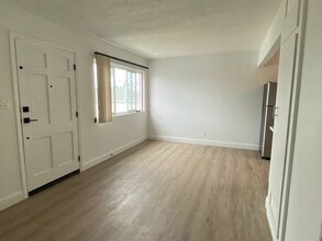 990 63rd St in Oakland, CA - Building Photo - Building Photo