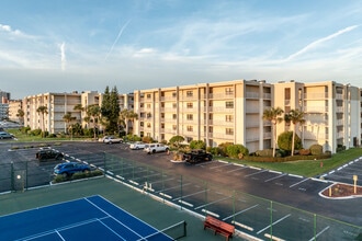 Castle Reef Condominiums in New Smyrna Beach, FL - Building Photo - Building Photo