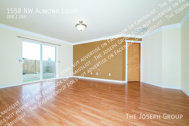 1558 NW Almond Loop in Oak Harbor, WA - Building Photo - Building Photo