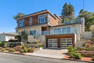 923 Muirlands Vista Way in San Diego, CA - Building Photo