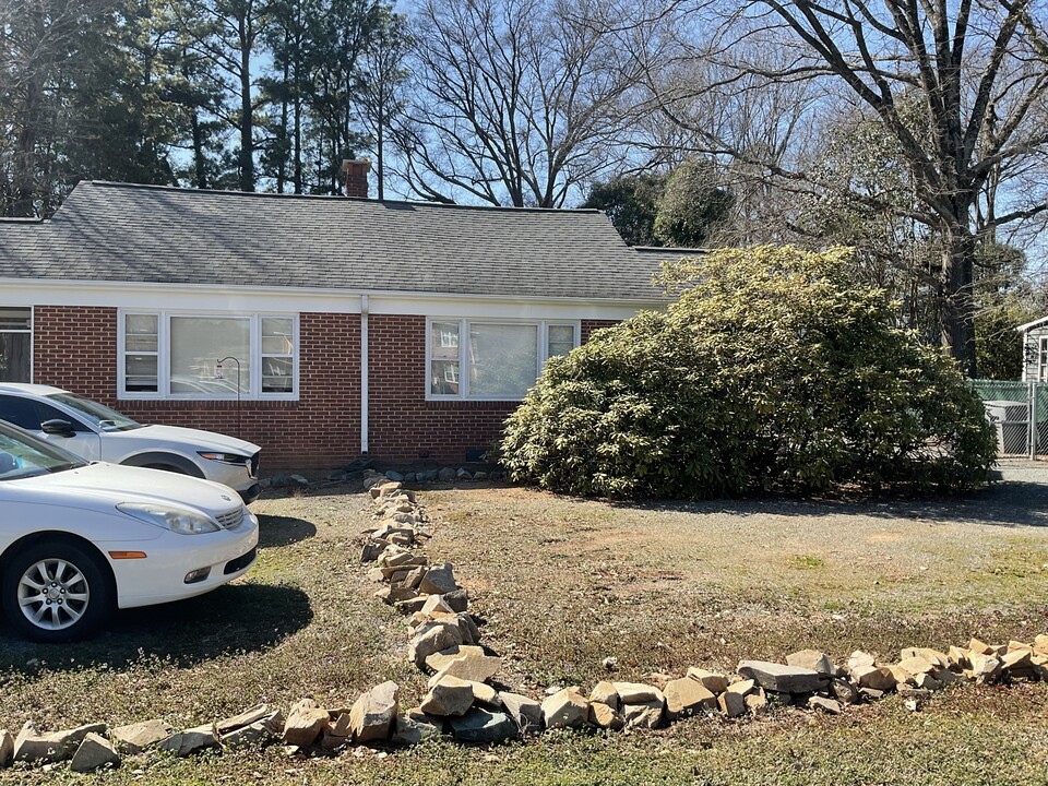 919 McAlway Rd in Charlotte, NC - Building Photo