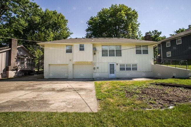 8435 E 56th Terrace in Kansas City, MO - Building Photo - Building Photo