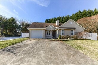 1114 Duggins St in Kernersville, NC - Building Photo - Building Photo