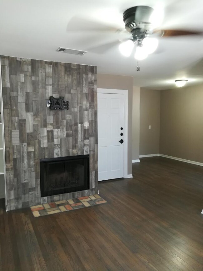 property at 916 E 32nd St