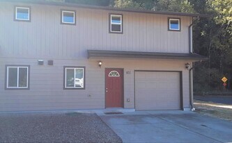 247-249 S 59th St in Springfield, OR - Building Photo