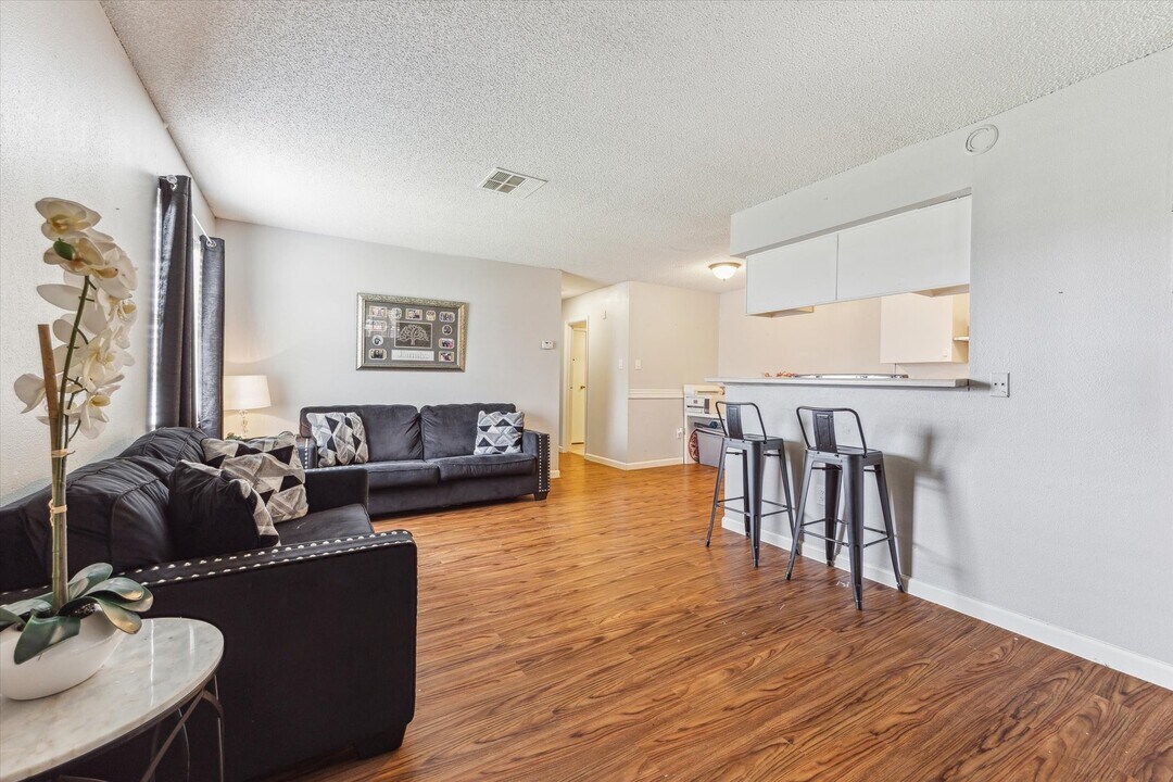 5707 Cripple Brook Ct in Houston, TX - Building Photo