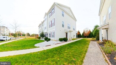 33 Mountie Ln in Chesterfield, NJ - Foto de edificio - Building Photo