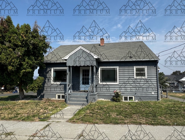 property at 1501 E 10th St