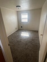 3586 Valley Rd NE in Moses Lake, WA - Foto de edificio - Building Photo