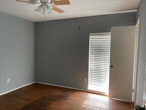 1326 Barrowgate Dr in Sugar Land, TX - Building Photo - Building Photo