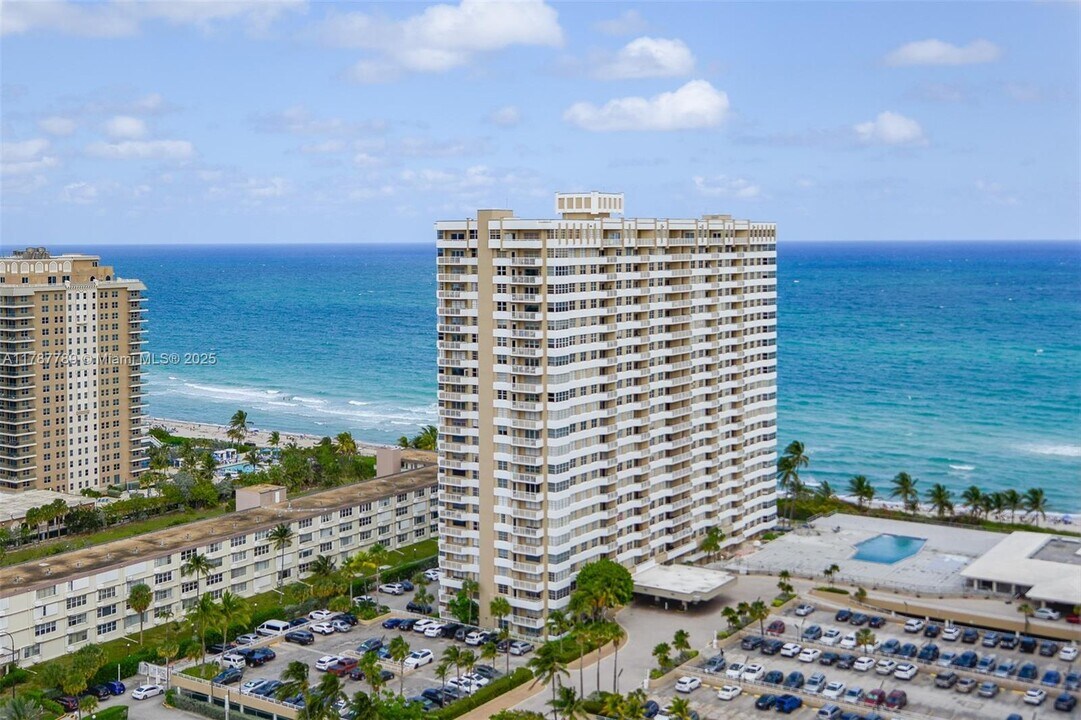 1950 S Ocean Dr, Unit 9B in Hallandale Beach, FL - Foto de edificio