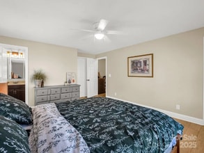 2 Little River Ln in Hendersonville, NC - Building Photo - Building Photo