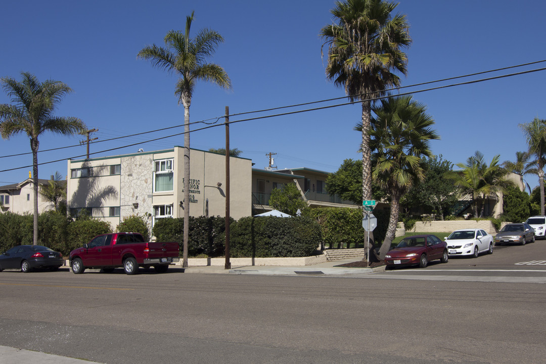 Pacific Manor Apartments in Encinitas, CA - Building Photo