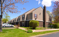 Poughkeepsie Village in Poughkeepsie, NY - Foto de edificio - Building Photo