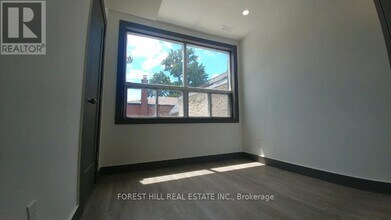 1213 Dundas St W in Toronto, ON - Building Photo - Building Photo