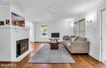 208 E Bergen Pl in Red Bank, NJ - Building Photo - Building Photo