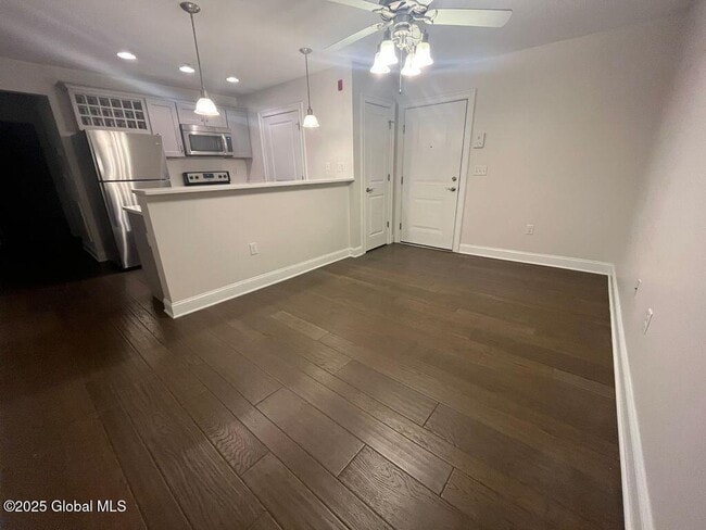 33 2nd St-Unit -303 in Troy, NY - Building Photo - Building Photo