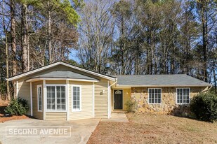 2196 Scarbrough Dr in Stone Mountain, GA - Building Photo