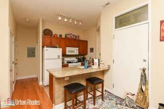 3817 N Fremont St, Unit M01B in Chicago, IL - Building Photo - Building Photo