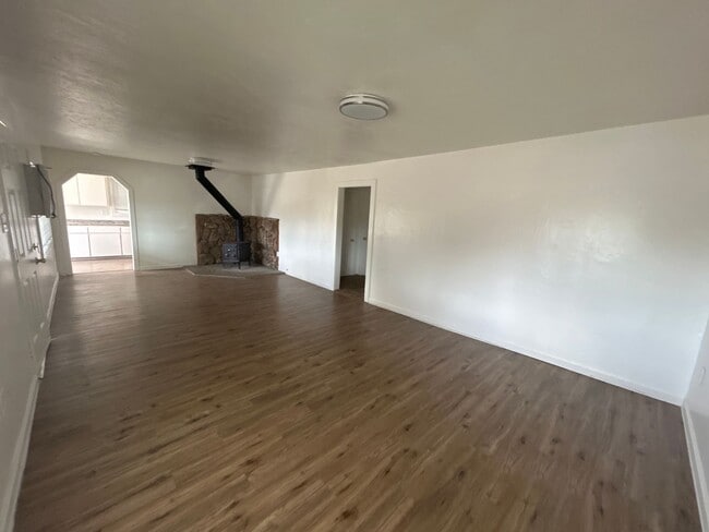 2950 Tarmac Rd in Redding, CA - Building Photo - Building Photo