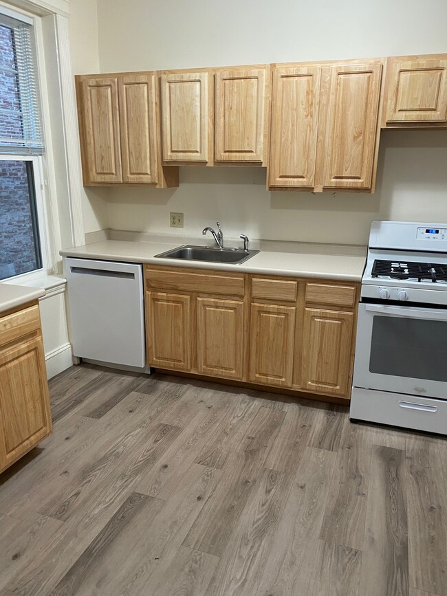 75 Longwood Ave, Unit 1R