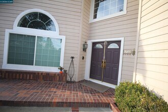 243 Viewpoint Dr in Danville, CA - Building Photo - Building Photo