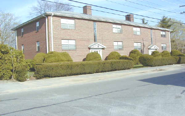 25-27 Minot St in Reading, MA - Building Photo