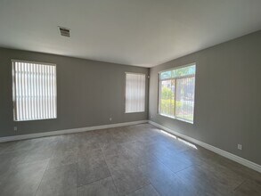 64 Arcadian Shores St in Las Vegas, NV - Building Photo - Building Photo