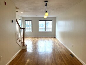 47 Alder St in Waltham, MA - Foto de edificio - Building Photo