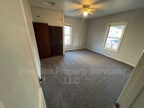 1014 W Vandeveer St in Taylorville, IL - Building Photo - Building Photo