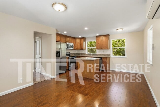 111 Elm St in Roseville, CA - Building Photo - Building Photo