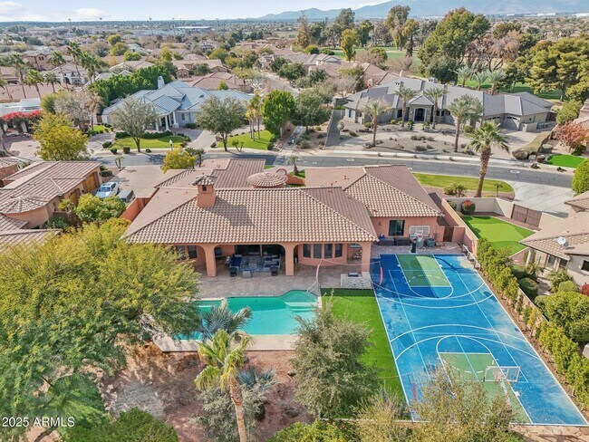 351 N Cloverfield Cir in Litchfield Park, AZ - Building Photo - Building Photo