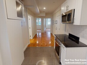 123 Sutherland Rd, Unit A in Boston, MA - Building Photo - Building Photo