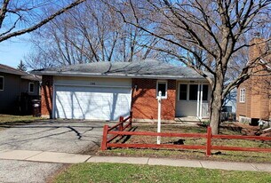 1388 Gardina Vista in Crystal Lake, IL - Building Photo