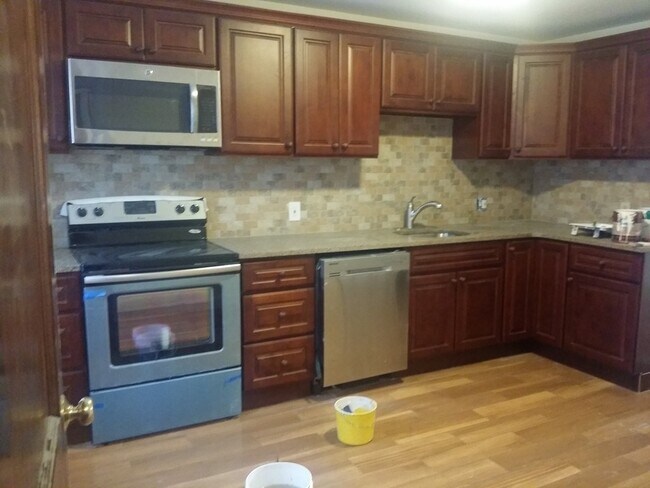 110 Clay St in Quincy, MA - Building Photo - Building Photo