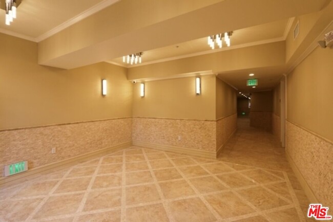 12234 Montana Ave in Los Angeles, CA - Building Photo - Building Photo
