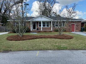 1374 Fairfield Ave in Charleston, SC - Building Photo