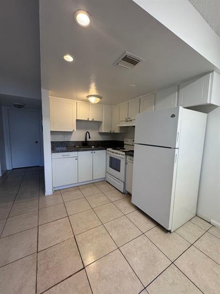 6001 NW 7th St-Unit -5 in Margate, FL - Foto de edificio - Building Photo