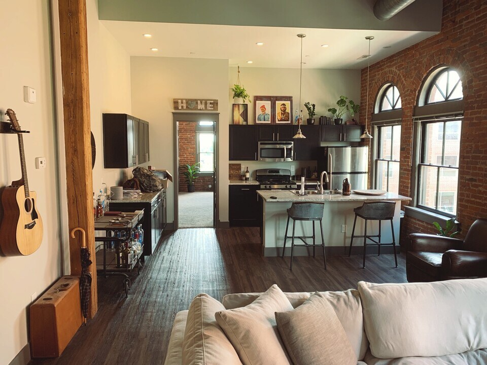 570 S Front St in Columbus, OH - Building Photo