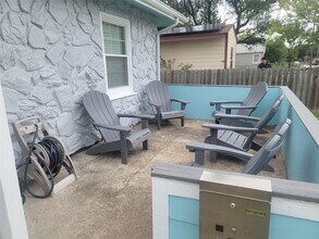 5712 Borden Ave in Galveston, TX - Foto de edificio - Building Photo