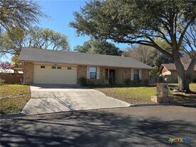 248 Hilltop Dr in Seguin, TX - Building Photo