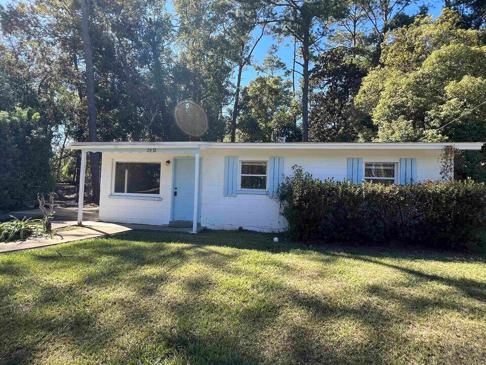 2032 Warwick St in Tallahassee, FL - Building Photo