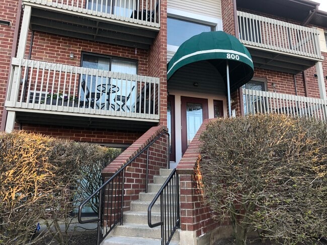 800 N Lakeside Dr, 2B, Unit 2B