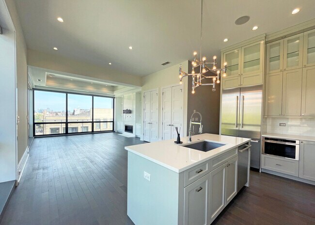 1258 N Milwaukee Ave, Unit 4N in Chicago, IL - Building Photo - Building Photo