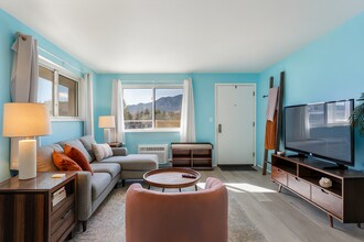 645 Manhattan Plz, Unit 203 in Boulder, CO - Building Photo - Building Photo